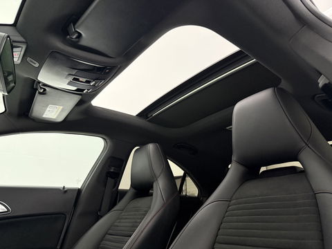 Mercedes-Benz CLA-Klasse 180 AMG | Pano | LED | Camera | Cruise | Navi | Parkeersens. | NAP