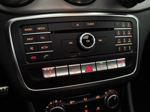 Mercedes-Benz CLA-Klasse 180 AMG | Pano | LED | Camera | Cruise | Navi | Parkeersens. | NAP