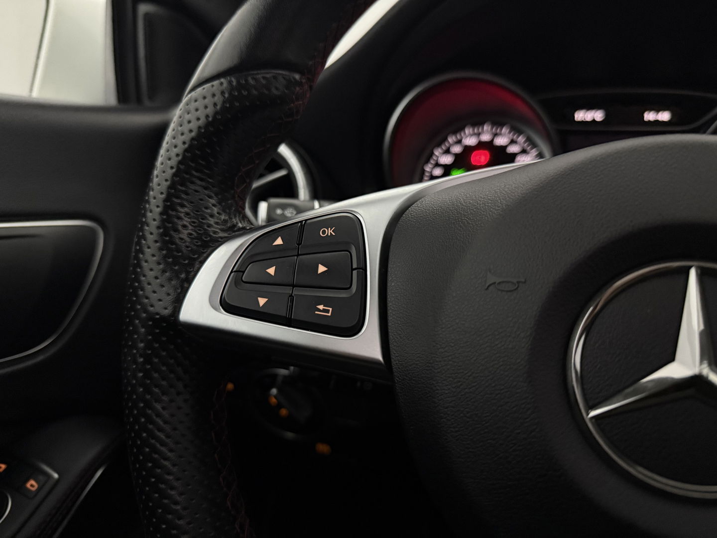 Mercedes-Benz CLA-Klasse 180 AMG | Pano | LED | Camera | Cruise | Navi | Parkeersens. | NAP