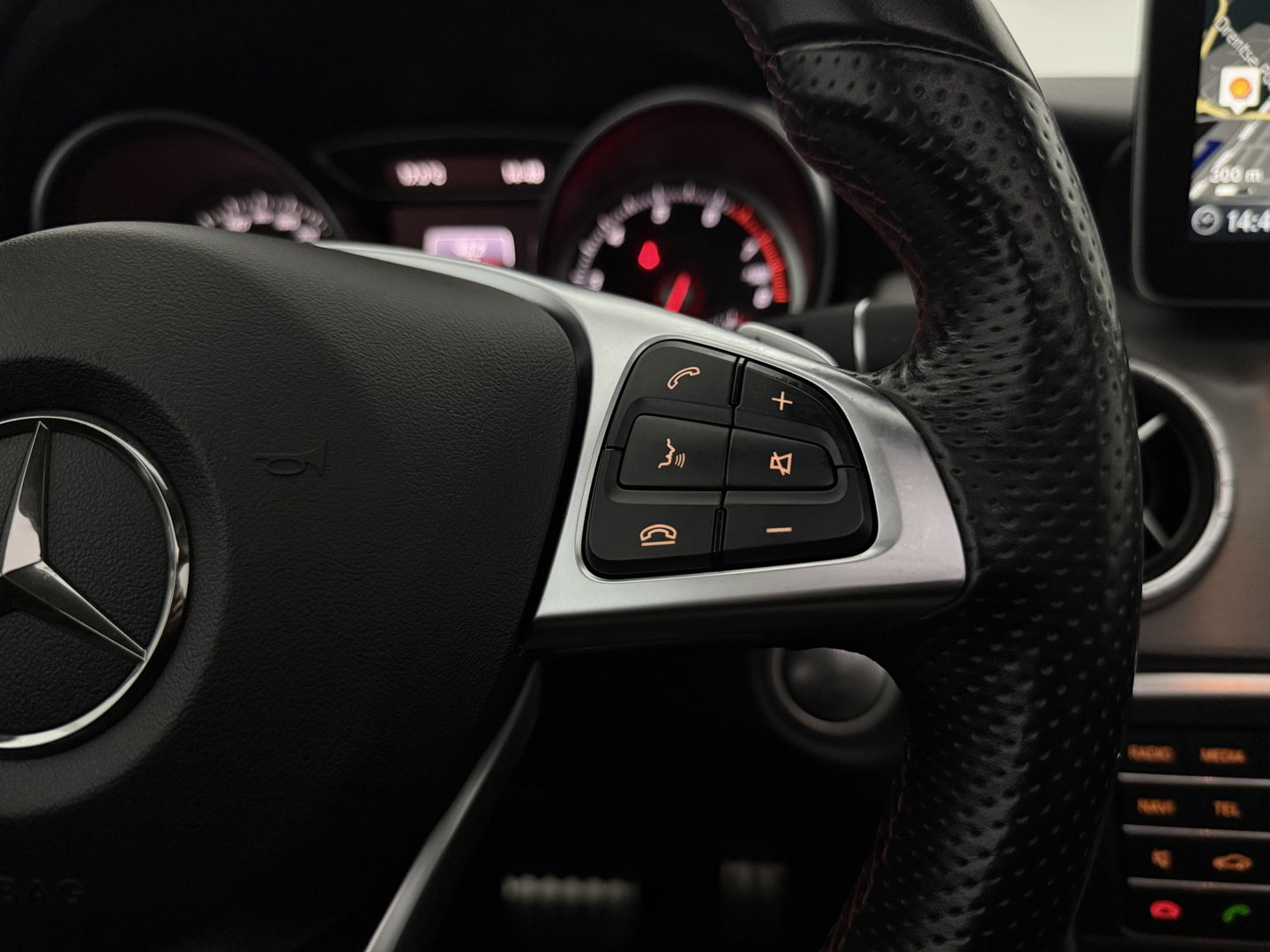 Mercedes-Benz CLA-Klasse 180 AMG | Pano | LED | Camera | Cruise | Navi | Parkeersens. | NAP