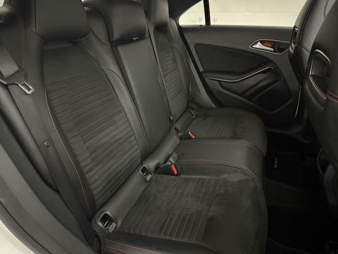 Mercedes-Benz CLA-Klasse 180 AMG | Pano | LED | Camera | Cruise | Navi | Parkeersens. | NAP