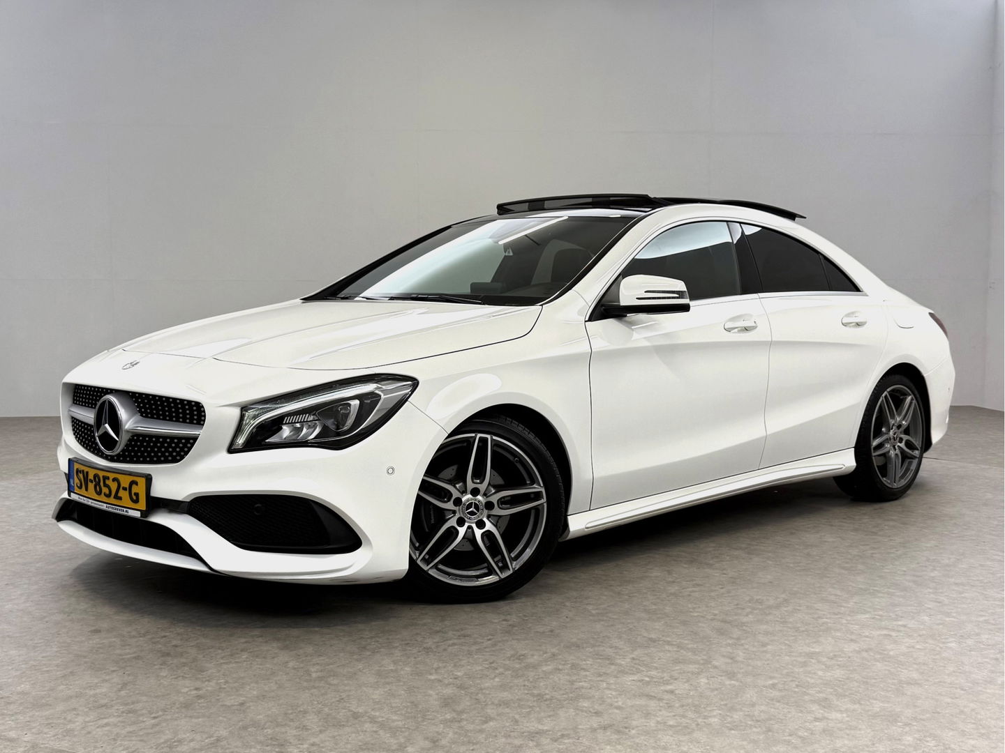 Mercedes-Benz CLA-Klasse 180 AMG | Pano | LED | Camera | Cruise | Navi | Parkeersens. | NAP
