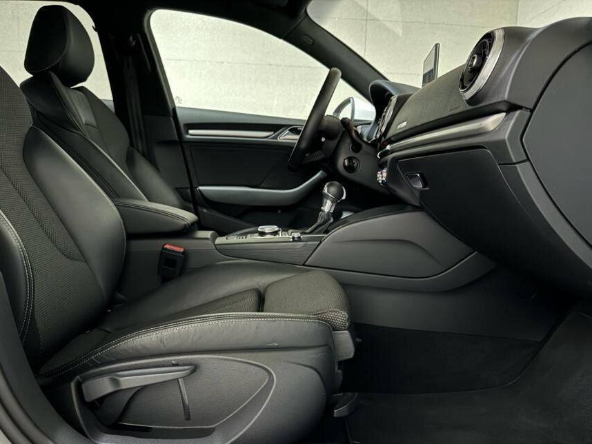 Audi A3 Sportback 35 TFSI 150PK S-Line Black Edition Virtual