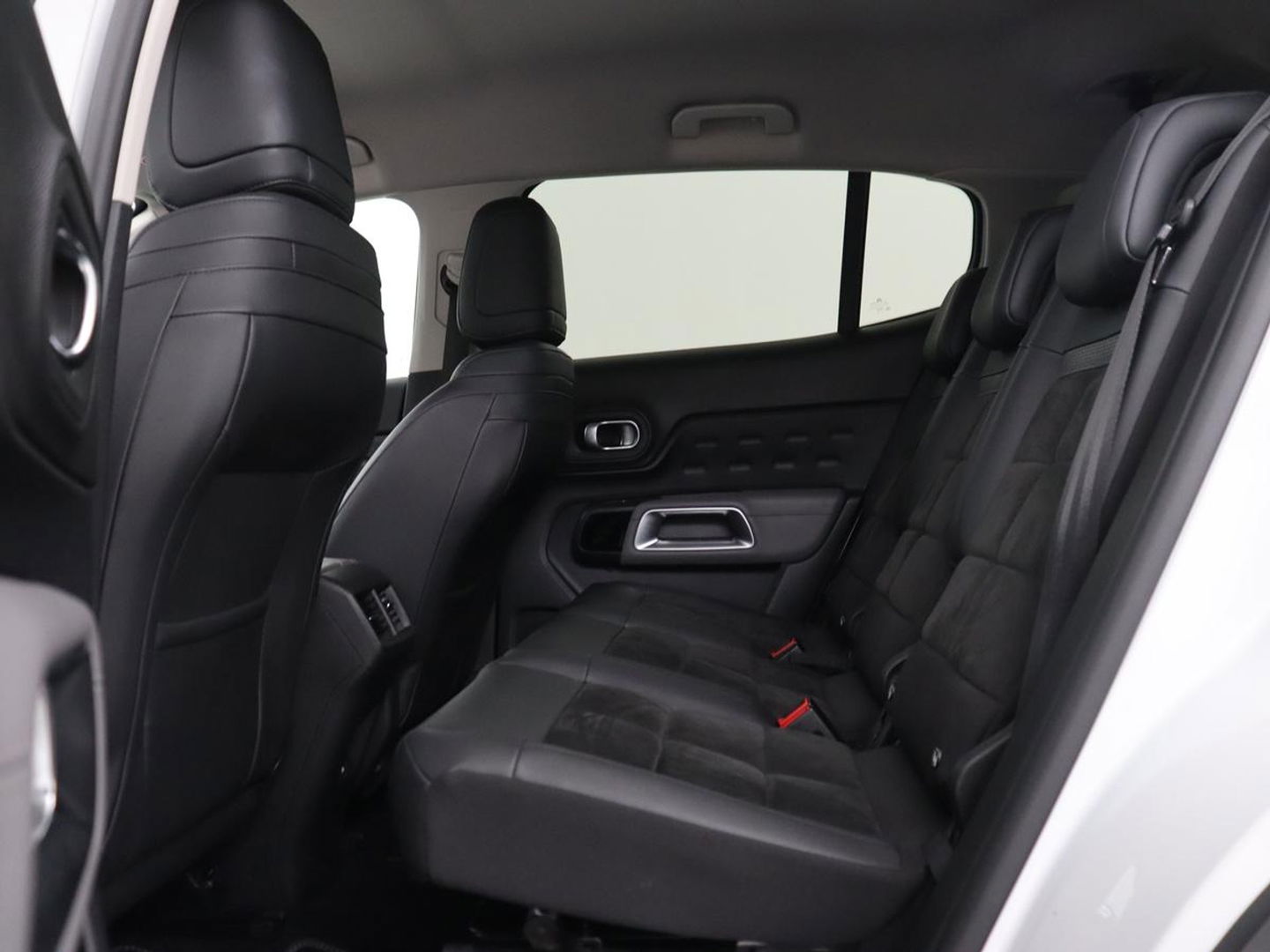 Citroën C5 Aircross 1.6 Plug-in Hybrid 225 Business | Stoelverwarming | Carplay | Camera | Navigatie | Half leder | Dodehoek detectie | Keyless | DAB | Full LED