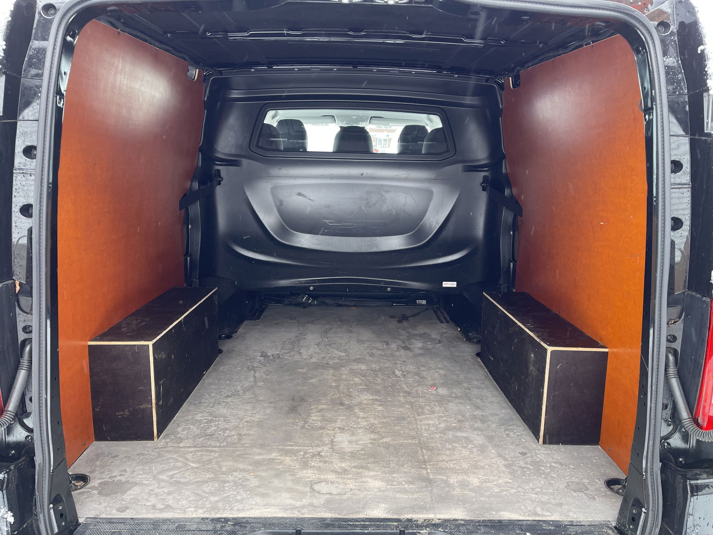 Mercedes-Benz Vito 114 CDI Extra Lang L3H1 DC Comfort 5 persoons / automaat / leer / navi / airco / cruise / vaste prijs rijklaar € 32.950 ex btw / lease vanaf € 538 / trekhaak / zwart metallic