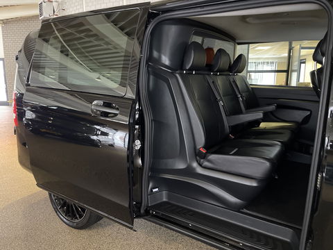 Mercedes-Benz Vito 114 CDI Extra Lang L3H1 DC Comfort 5 persoons / automaat / leer / navi / airco / cruise / vaste prijs rijklaar € 32.950 ex btw / lease vanaf € 538 / trekhaak / zwart metallic