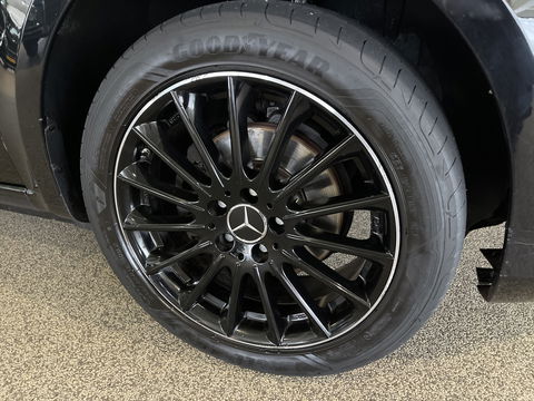 Mercedes-Benz Vito 114 CDI Extra Lang L3H1 DC Comfort 5 persoons / automaat / leer / navi / airco / cruise / vaste prijs rijklaar € 32.950 ex btw / lease vanaf € 538 / trekhaak / zwart metallic