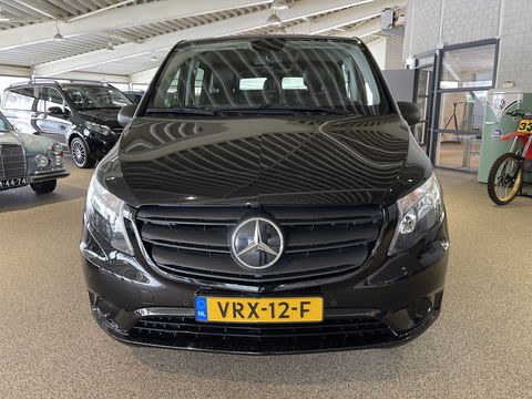 Mercedes-Benz Vito 114 CDI Extra Lang L3H1 DC Comfort 5 persoons / automaat / leer / navi / airco / cruise / vaste prijs rijklaar € 32.950 ex btw / lease vanaf € 538 / trekhaak / zwart metallic