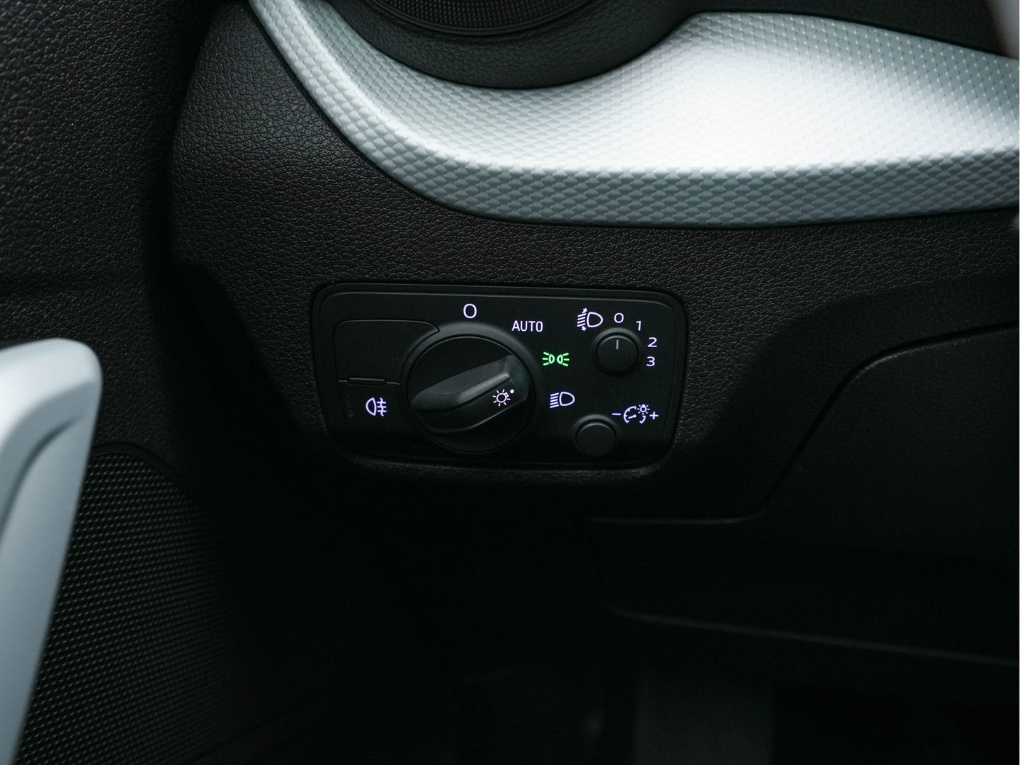 Audi Q2 1.6 TDI Design Pro Line Plus *FULL-LEATHER | NAVI-FULLMAP | HEATED-COMFORTSEATS | PRIVACY-GLASS | ECC | PDC | CRUISE | 18''ALU | TOWBAR*