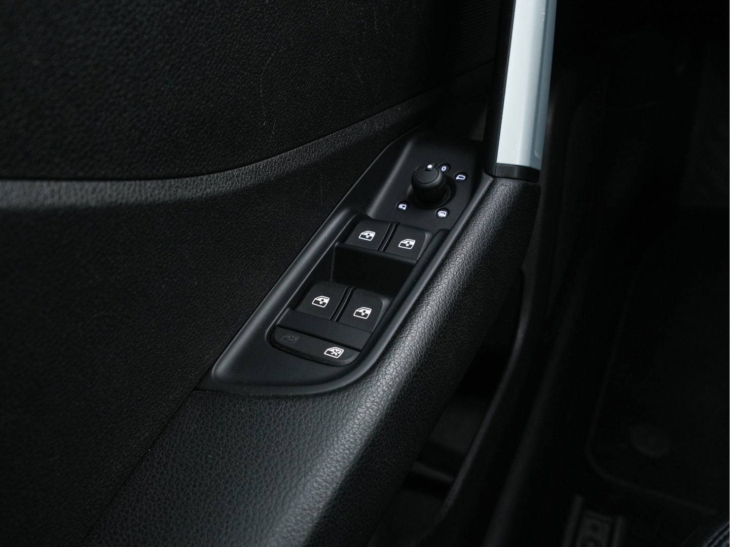 Audi Q2 1.6 TDI Design Pro Line Plus *FULL-LEATHER | NAVI-FULLMAP | HEATED-COMFORTSEATS | PRIVACY-GLASS | ECC | PDC | CRUISE | 18''ALU | TOWBAR*