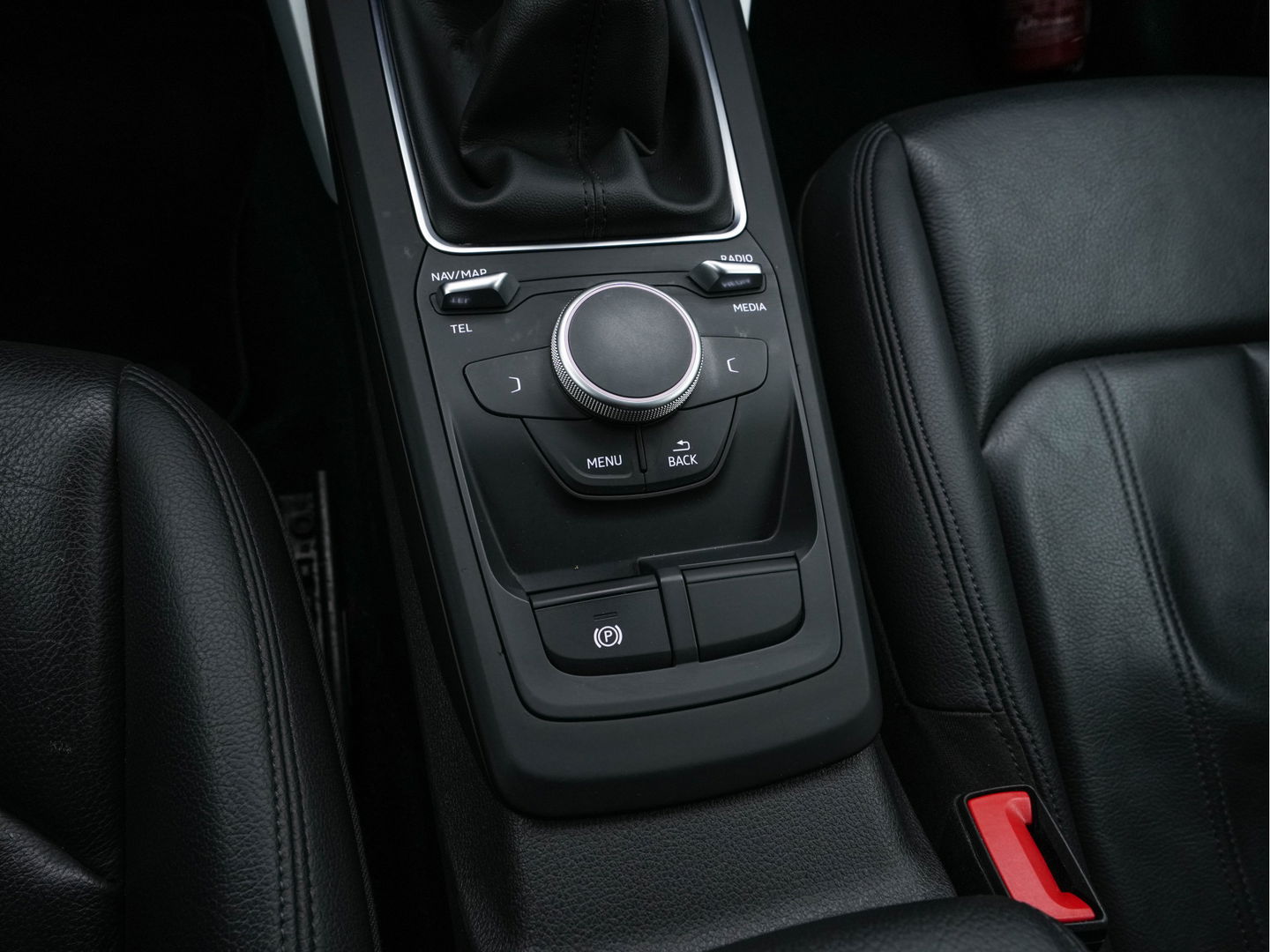 Audi Q2 1.6 TDI Design Pro Line Plus *FULL-LEATHER | NAVI-FULLMAP | HEATED-COMFORTSEATS | PRIVACY-GLASS | ECC | PDC | CRUISE | 18''ALU | TOWBAR*