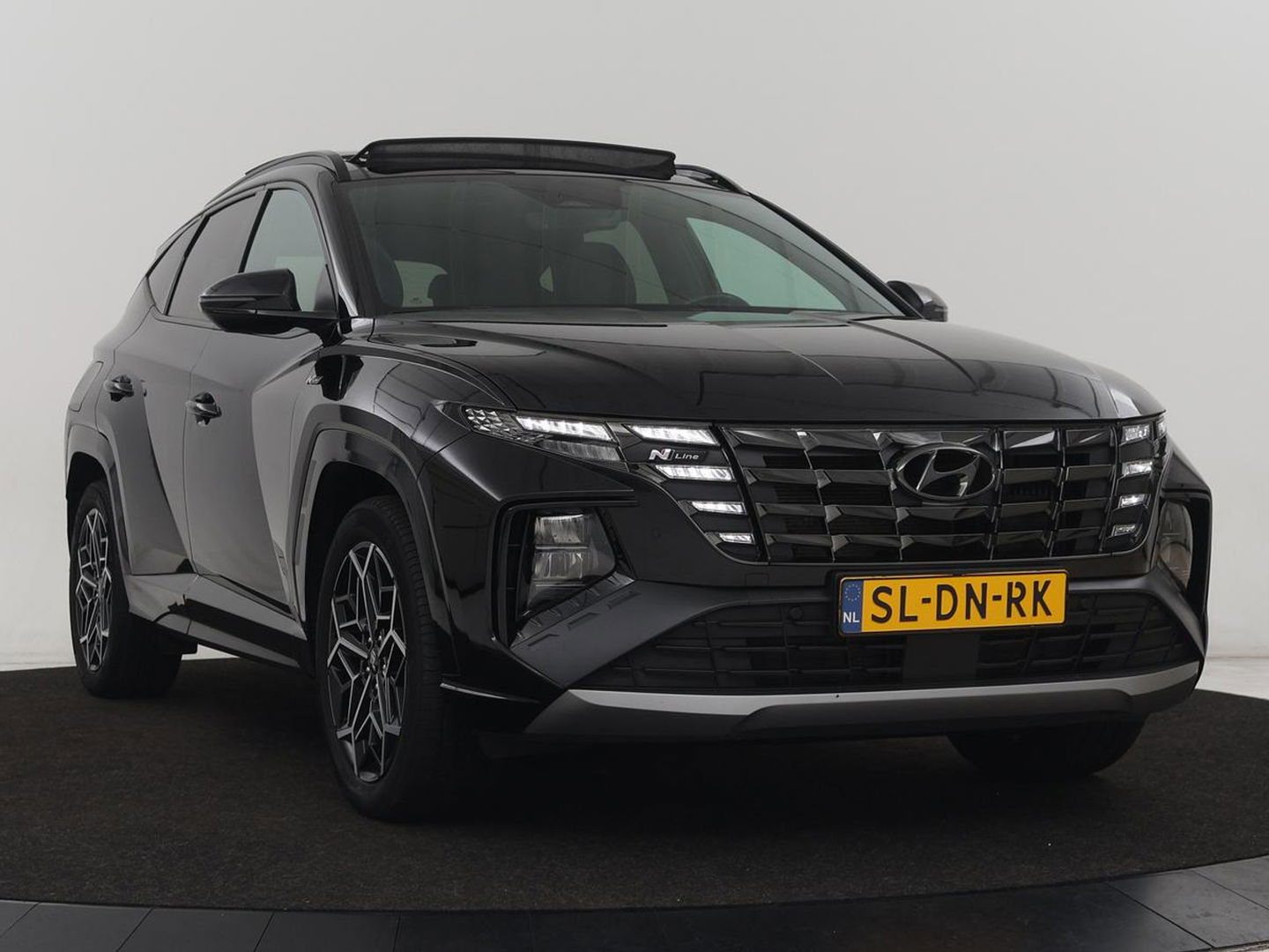 Hyundai Tucson 1.6 T-GDI PHEV N Line Sky 4WD | Panoramadak | Stoelverwarming | Leder/Alcantara | Camera | Adaptive cruise | Carplay | Full LED | Stuurverwarming | Keyless | Plug In
