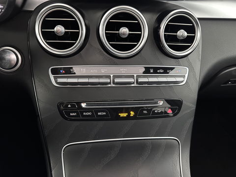 Mercedes-Benz GLC 350e 4MATIC AMG Aut. *PANO | FULL-LEATHER | FULL-LED | HEATED-SPORTSEATS | CAMERA | NAVI-FULLMAP | PRIVACY-GLASS | SHIFT-PADDLES | ECC | PDC | CRUISE | 19''ALU*