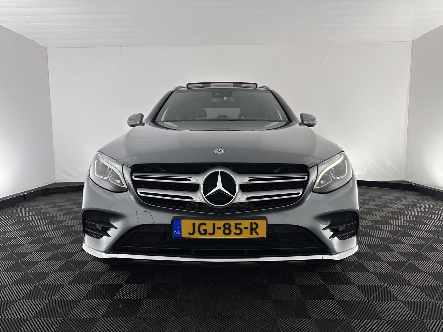 Mercedes-Benz GLC 350e 4MATIC AMG Aut. *PANO | FULL-LEATHER | FULL-LED | HEATED-SPORTSEATS | CAMERA | NAVI-FULLMAP | PRIVACY-GLASS | SHIFT-PADDLES | ECC | PDC | CRUISE | 19''ALU*