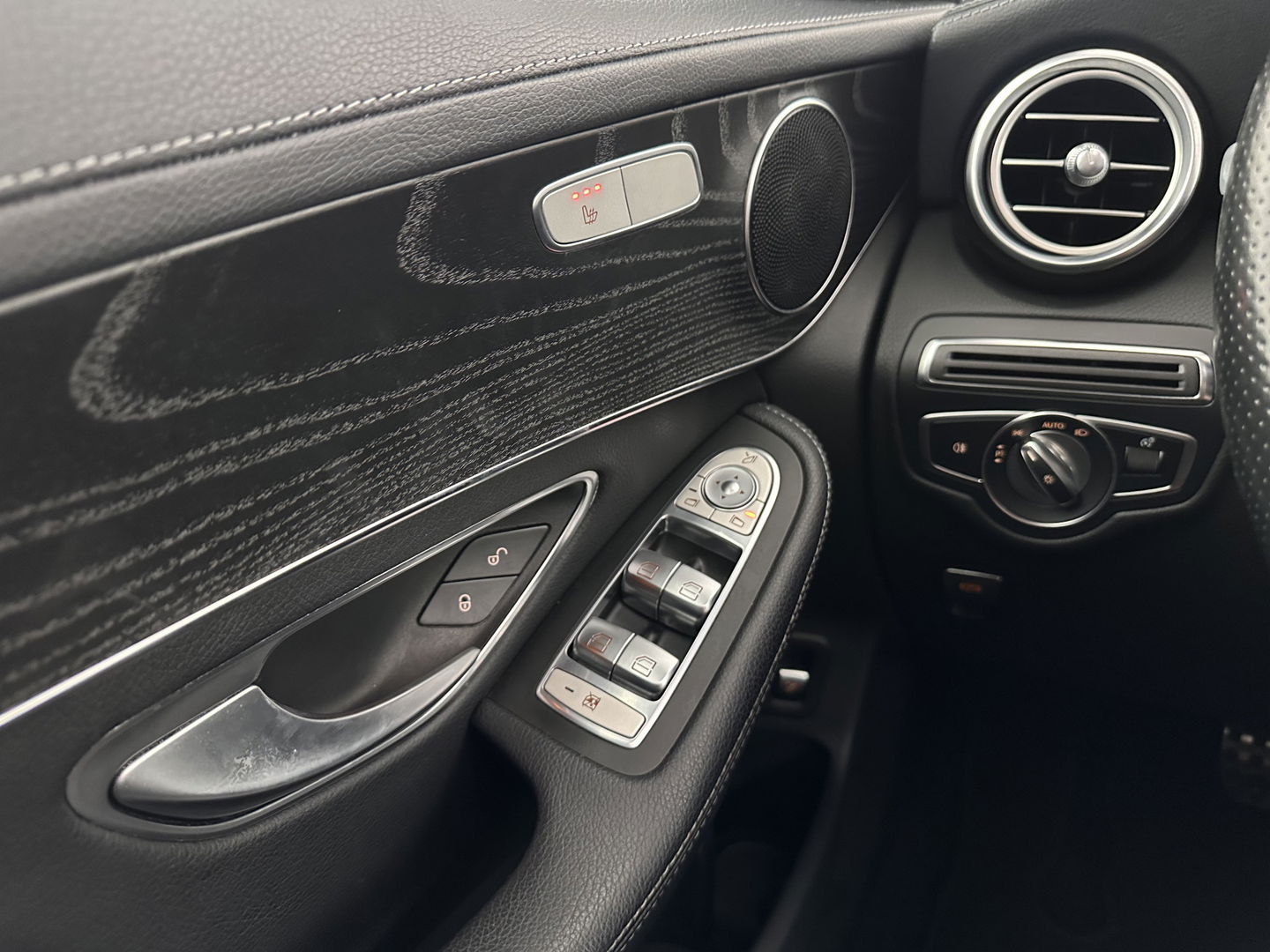 Mercedes-Benz GLC 350e 4MATIC AMG Aut. *PANO | FULL-LEATHER | FULL-LED | HEATED-SPORTSEATS | CAMERA | NAVI-FULLMAP | PRIVACY-GLASS | SHIFT-PADDLES | ECC | PDC | CRUISE | 19''ALU*