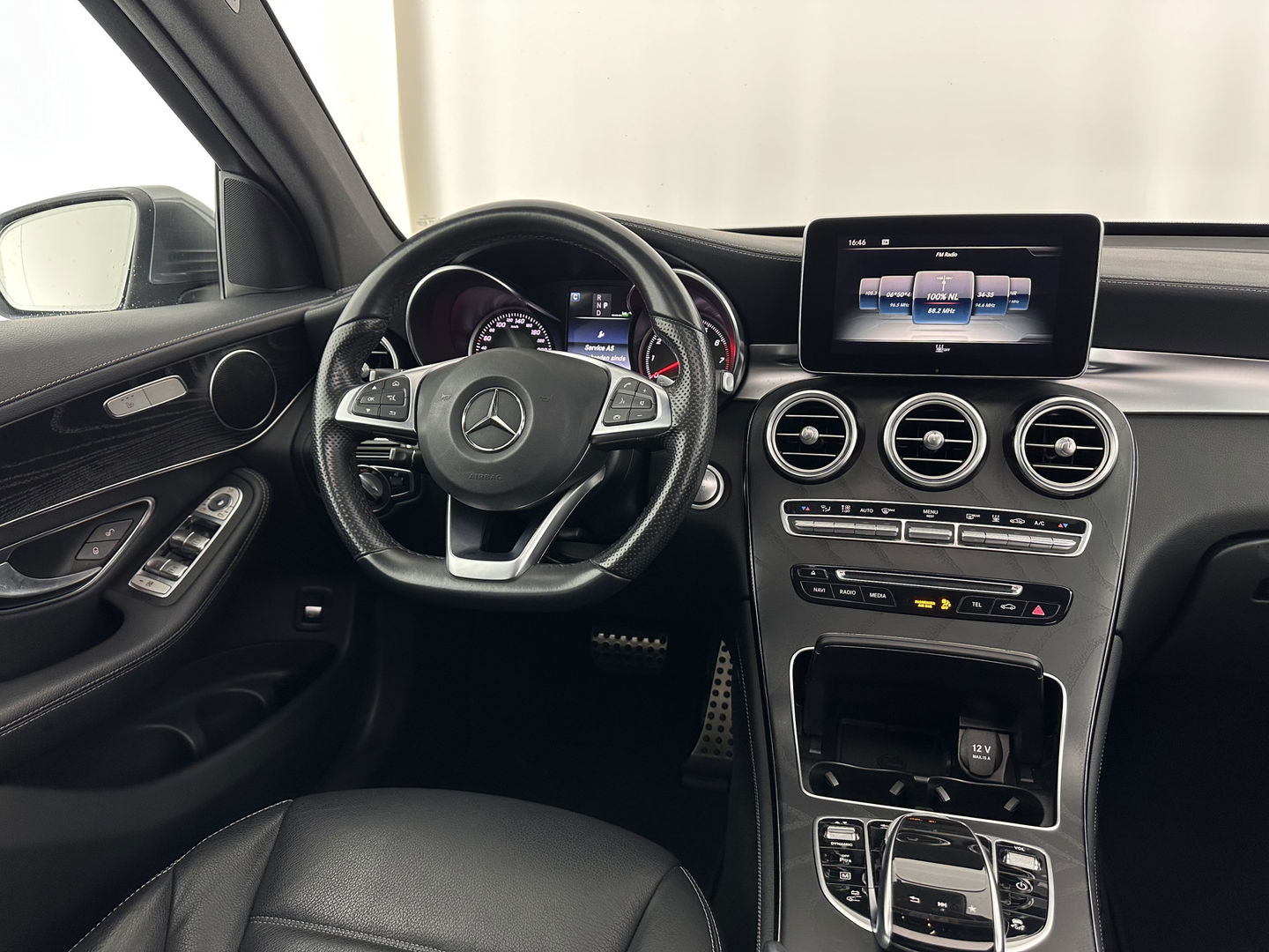 Mercedes-Benz GLC 350e 4MATIC AMG Aut. *PANO | FULL-LEATHER | FULL-LED | HEATED-SPORTSEATS | CAMERA | NAVI-FULLMAP | PRIVACY-GLASS | SHIFT-PADDLES | ECC | PDC | CRUISE | 19''ALU*