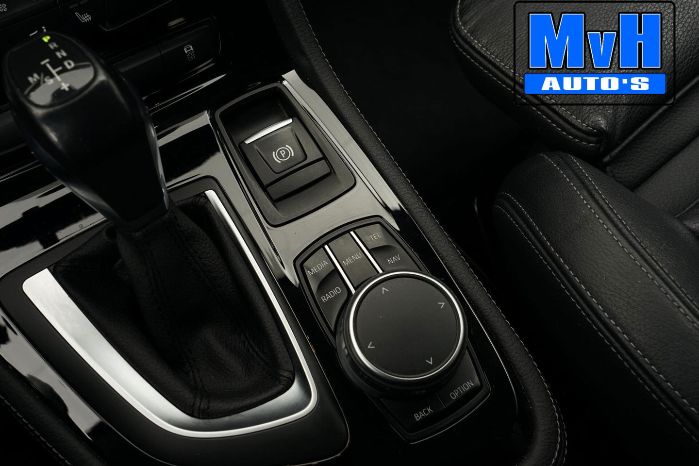 BMW 2 Serie Active Tourer 220i High Executive|LED|TREKH|HUD