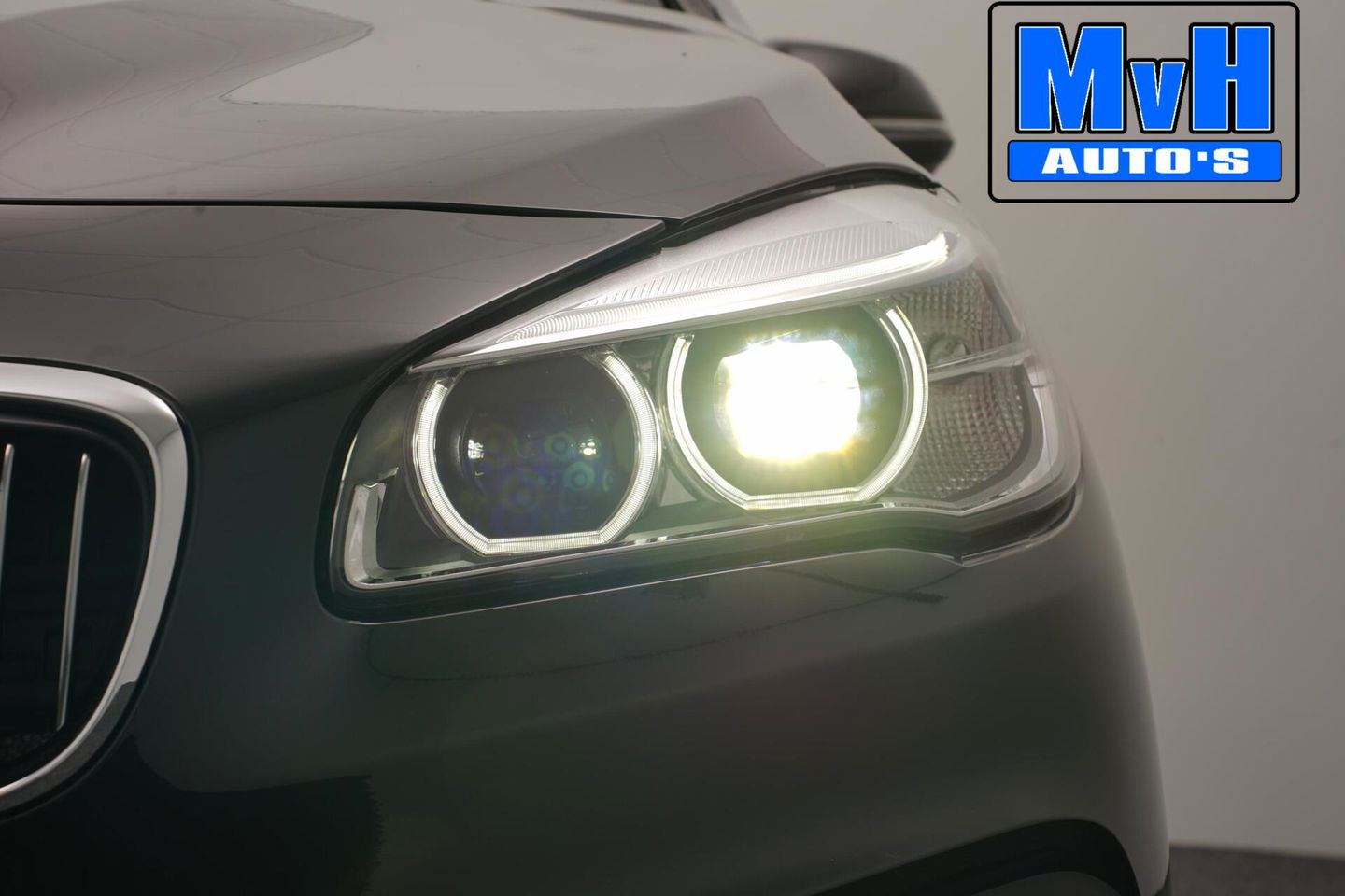 BMW 2 Serie Active Tourer 220i High Executive|LED|TREKH|HUD