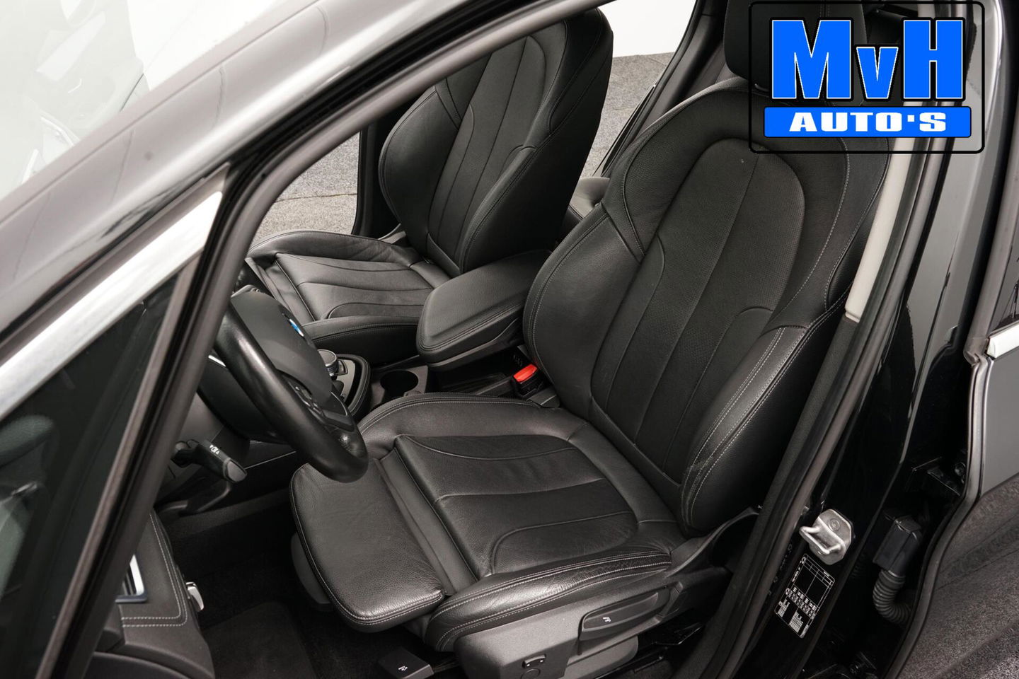 BMW 2 Serie Active Tourer 220i High Executive|LED|TREKH|HUD