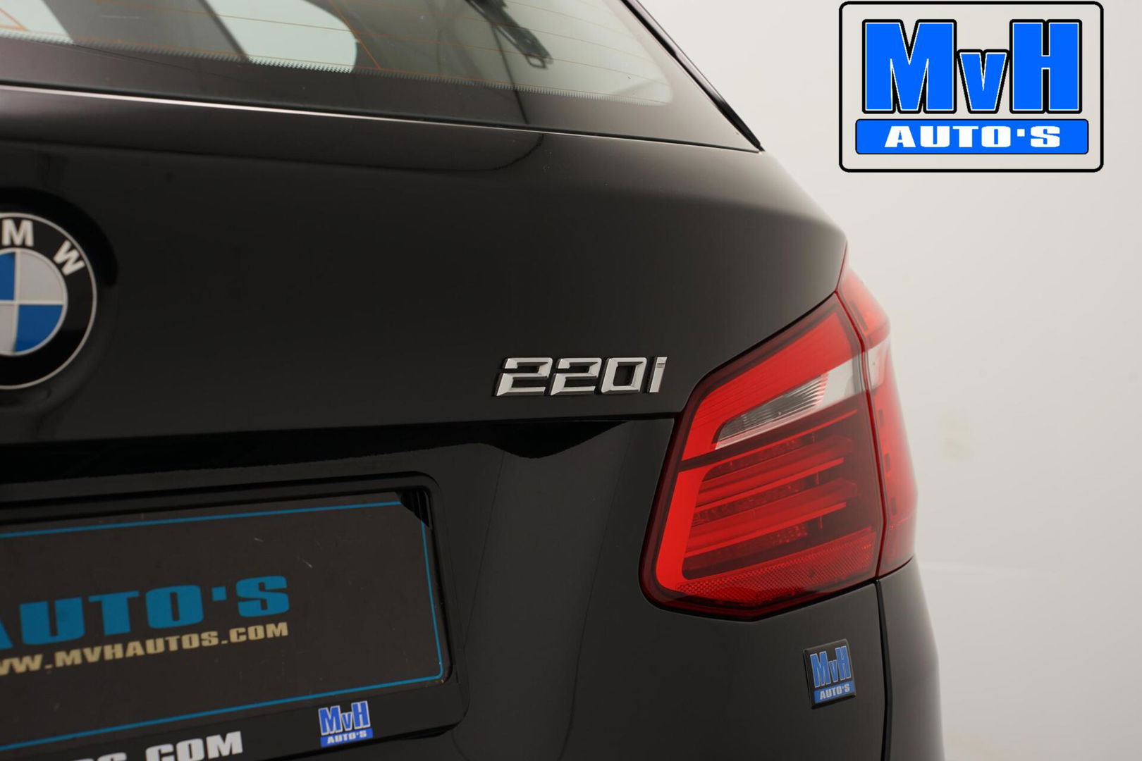 BMW 2 Serie Active Tourer 220i High Executive|LED|TREKH|HUD