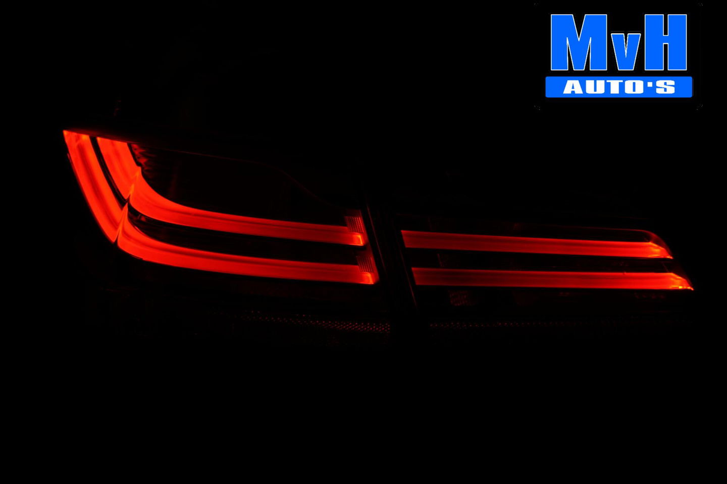 BMW 2 Serie Active Tourer 220i High Executive|LED|TREKH|HUD