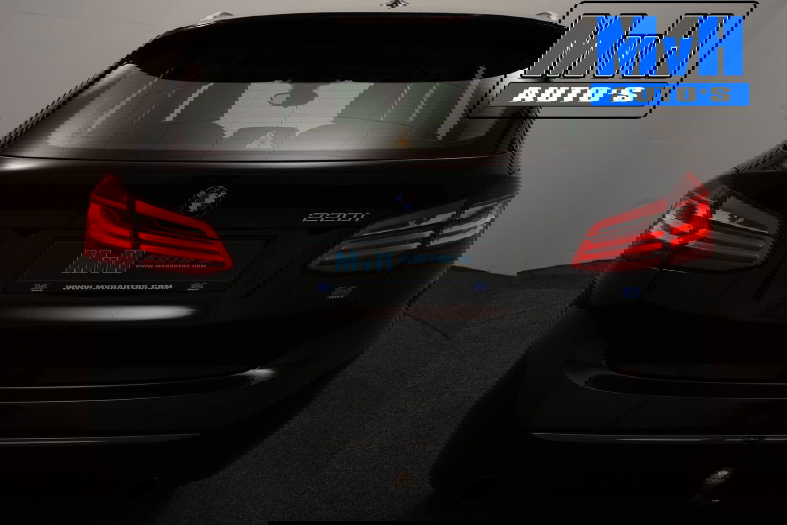 BMW 2 Serie Active Tourer 220i High Executive|LED|TREKH|HUD