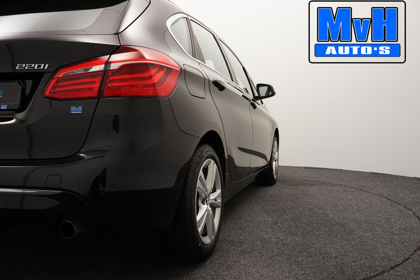 BMW 2 Serie Active Tourer 220i High Executive|LED|TREKH|HUD