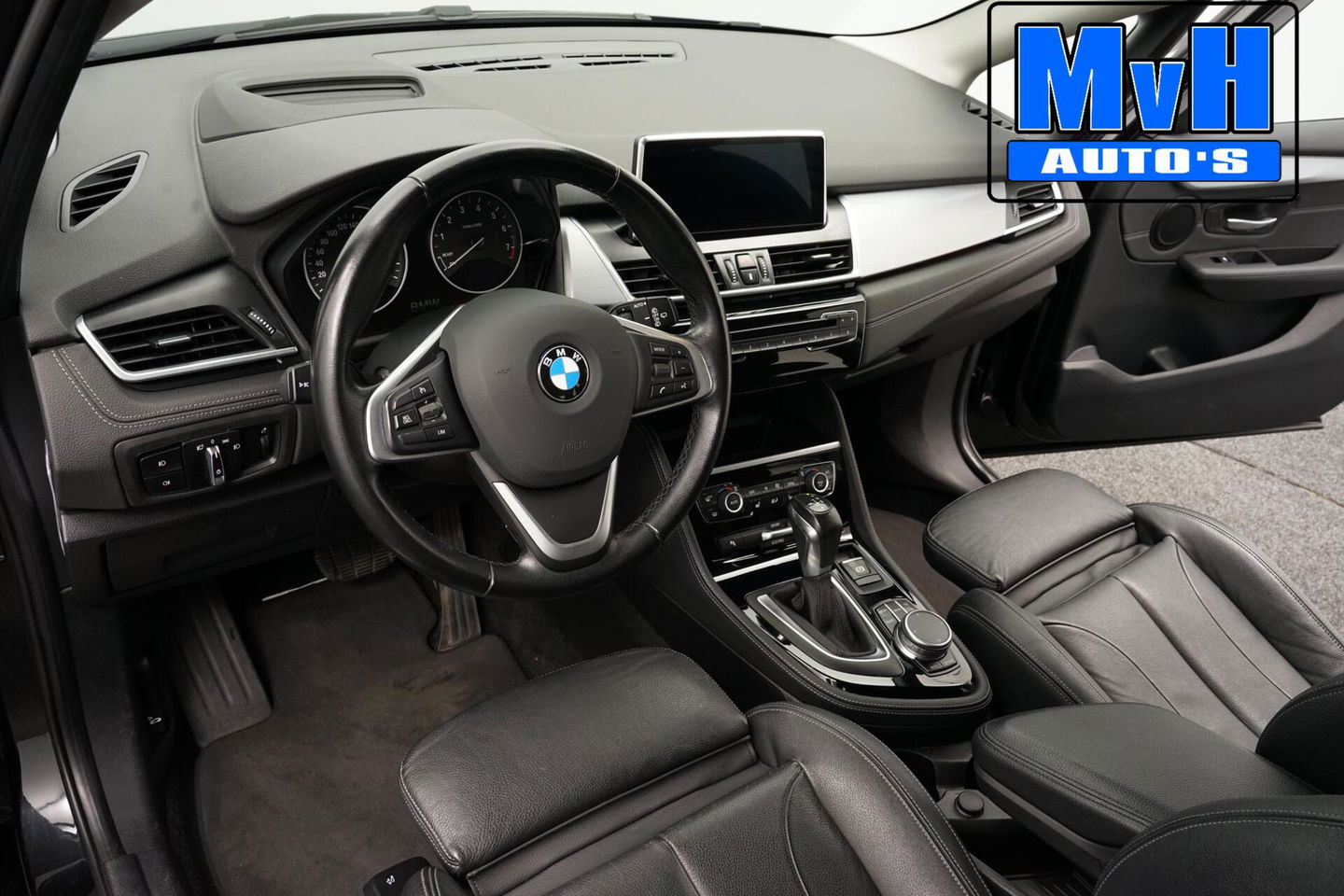 BMW 2 Serie Active Tourer 220i High Executive|LED|TREKH|HUD