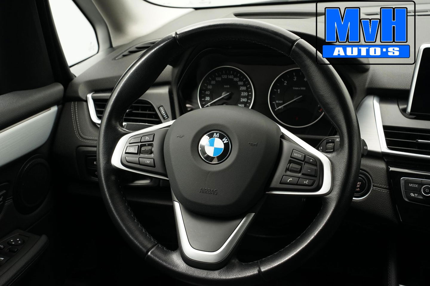 BMW 2 Serie Active Tourer 220i High Executive|LED|TREKH|HUD