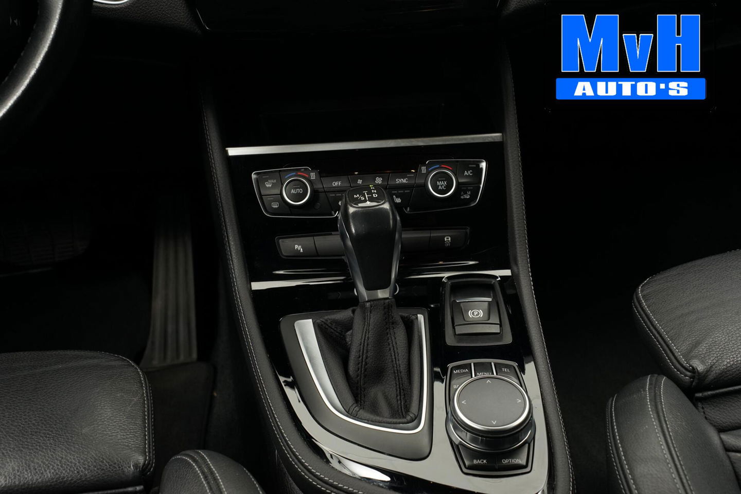 BMW 2 Serie Active Tourer 220i High Executive|LED|TREKH|HUD