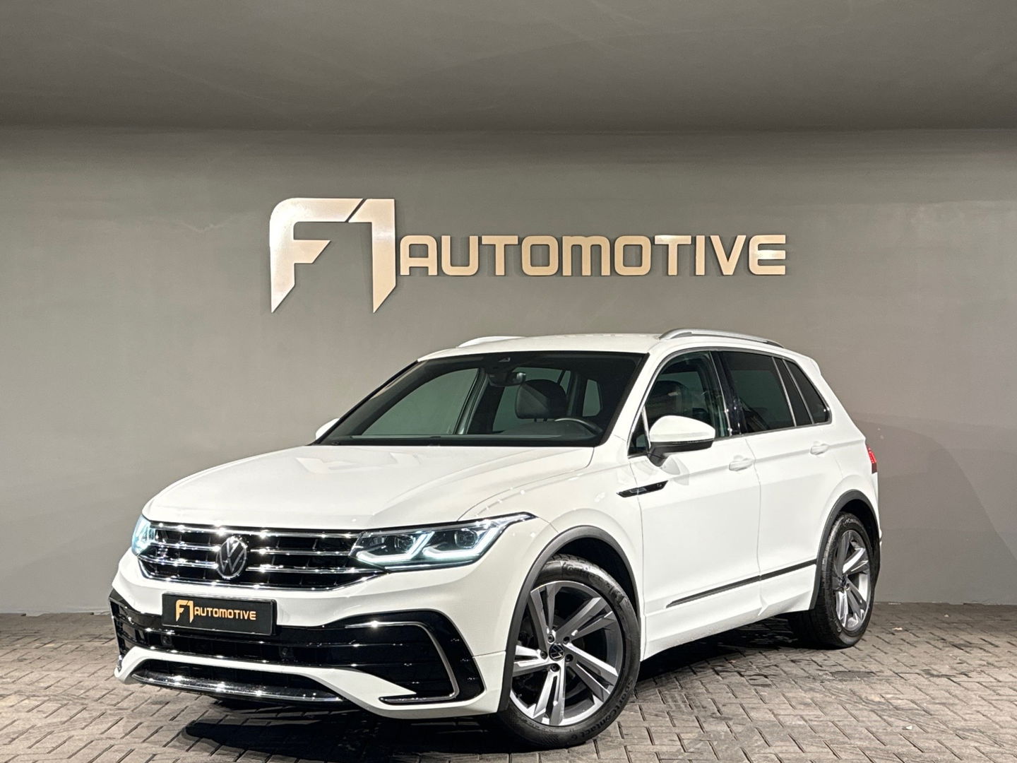 Volkswagen Tiguan 1.5 TSI R-Line Business+ Keyless|Sfeer|NAP
