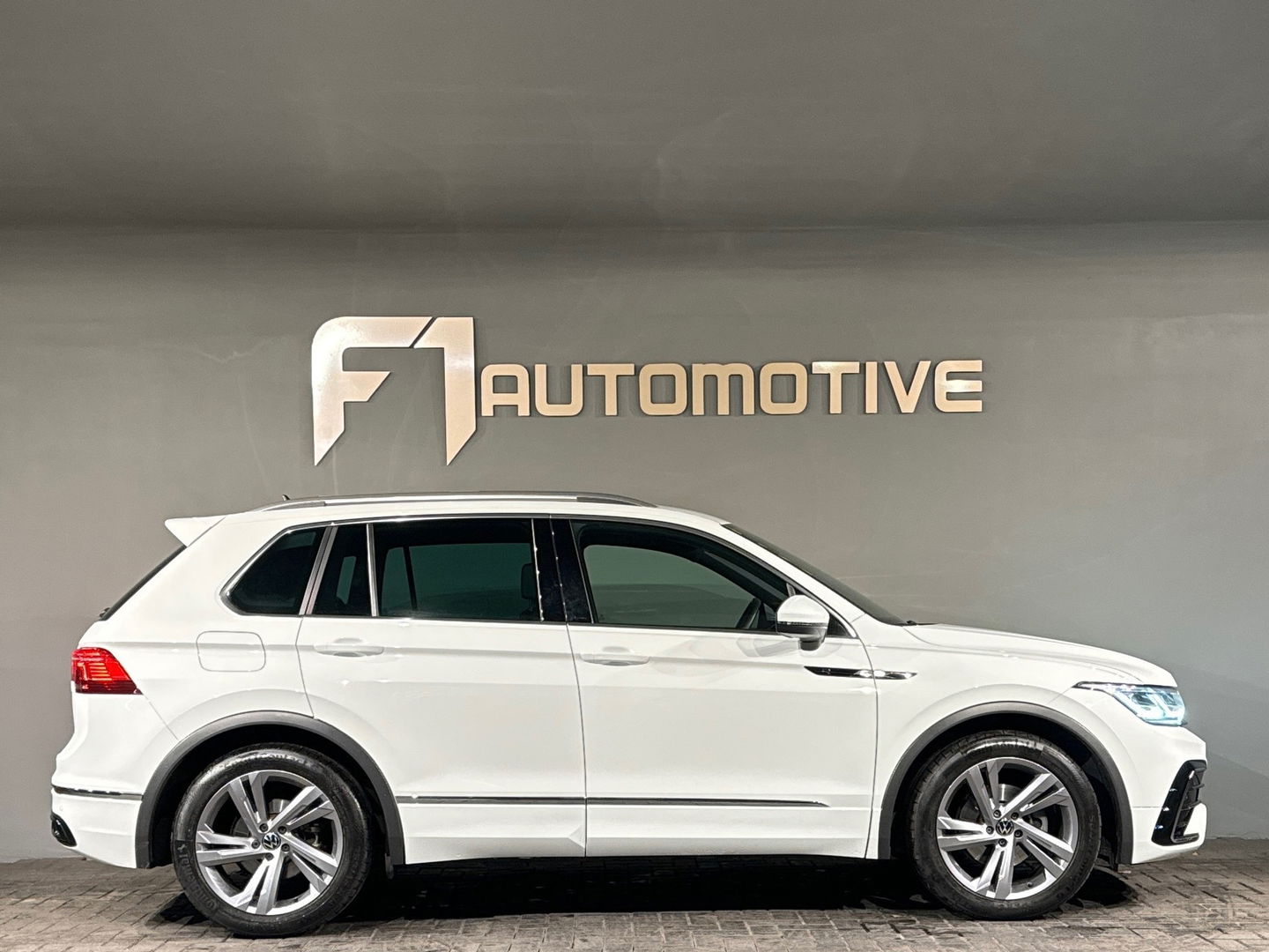 Volkswagen Tiguan 1.5 TSI R-Line Business+ Keyless|Sfeer|NAP