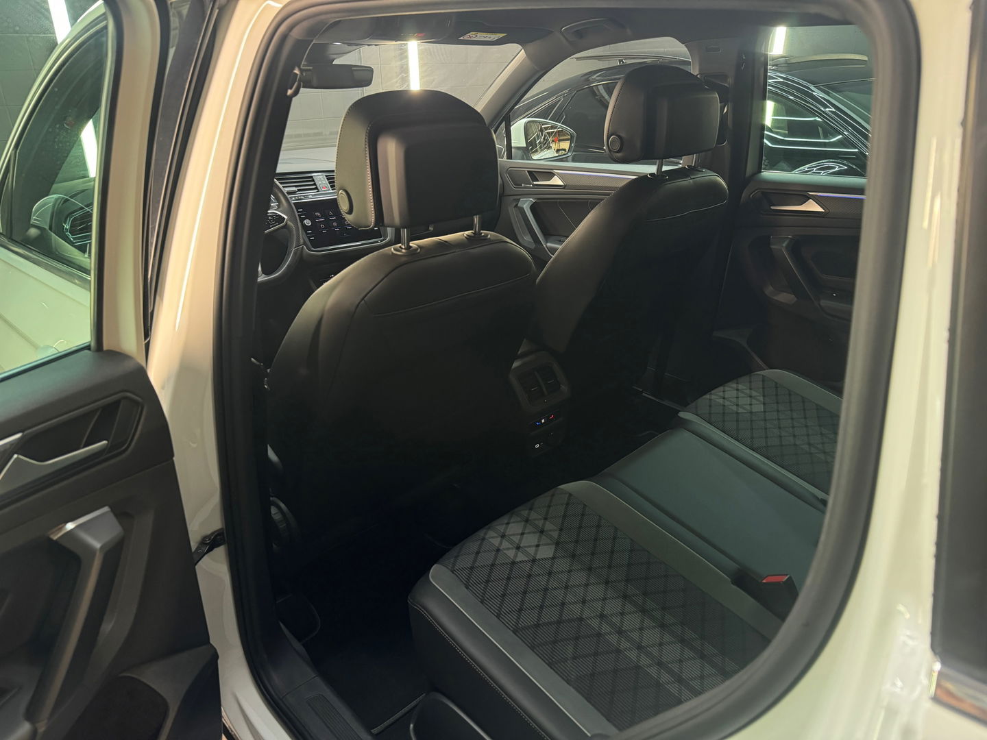 Volkswagen Tiguan 1.5 TSI R-Line Business+ Keyless|Sfeer|NAP