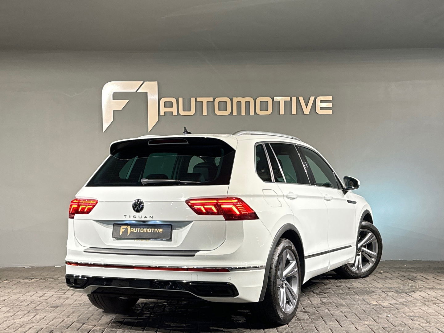 Volkswagen Tiguan 1.5 TSI R-Line Business+ Keyless|Sfeer|NAP