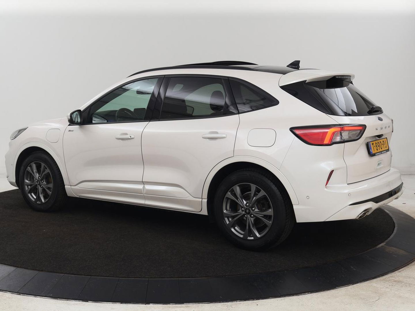 Ford Kuga 2.5 PHEV ST-Line | Panoramadak | Head-Up | Trekhaak | Stoelverwarming | Adaptive cruise | 360 Camera | Bang & Olufsen | Carplay | Keyless | Achterbankverwarming | Digital Cockpit | Plug In