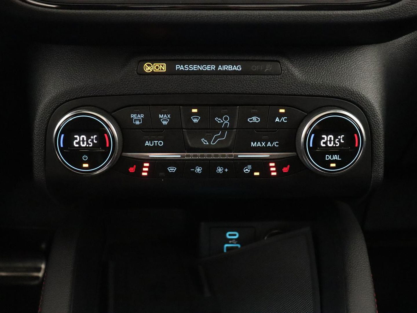 Ford Kuga 2.5 PHEV ST-Line | Panoramadak | Head-Up | Trekhaak | Stoelverwarming | Adaptive cruise | 360 Camera | Bang & Olufsen | Carplay | Keyless | Achterbankverwarming | Digital Cockpit | Plug In