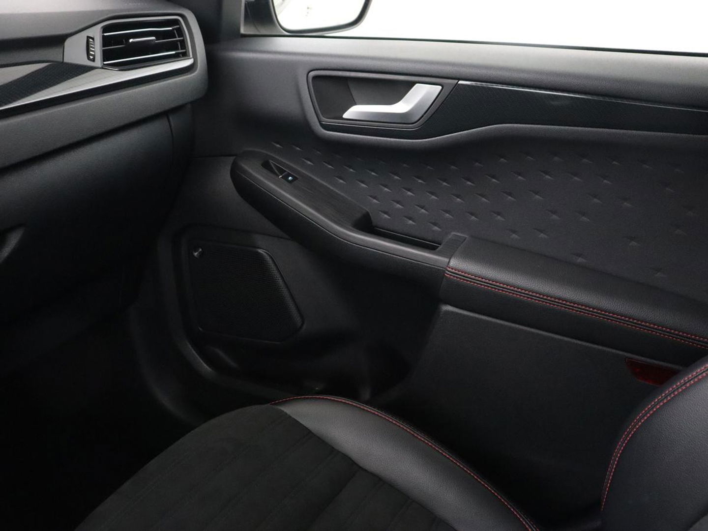 Ford Kuga 2.5 PHEV ST-Line | Panoramadak | Head-Up | Trekhaak | Stoelverwarming | Adaptive cruise | 360 Camera | Bang & Olufsen | Carplay | Keyless | Achterbankverwarming | Digital Cockpit | Plug In