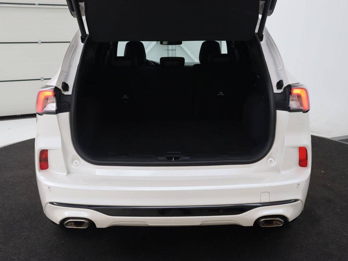 Ford Kuga 2.5 PHEV ST-Line | Panoramadak | Head-Up | Trekhaak | Stoelverwarming | Adaptive cruise | 360 Camera | Bang & Olufsen | Carplay | Keyless | Achterbankverwarming | Digital Cockpit | Plug In