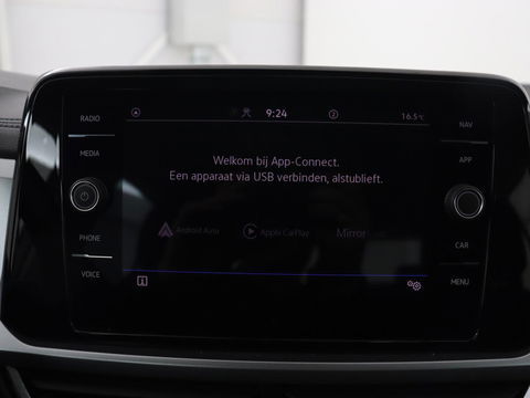 Volkswagen T-Roc 1.0 TSI Life | Stoelverwarming | Carplay | Adaptive cruise | Virtual Cockpit | Full LED | Park Assist | Airco | Bluetooth