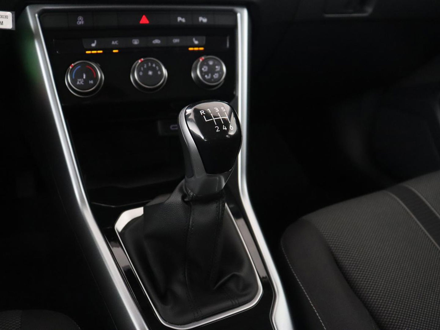 Volkswagen T-Roc 1.0 TSI Life | Stoelverwarming | Carplay | Adaptive cruise | Virtual Cockpit | Full LED | Park Assist | Airco | Bluetooth