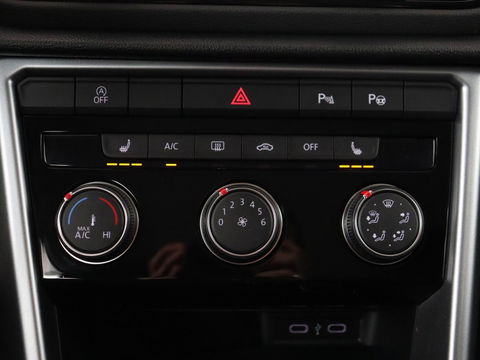 Volkswagen T-Roc 1.0 TSI Life | Stoelverwarming | Carplay | Adaptive cruise | Virtual Cockpit | Full LED | Park Assist | Airco | Bluetooth