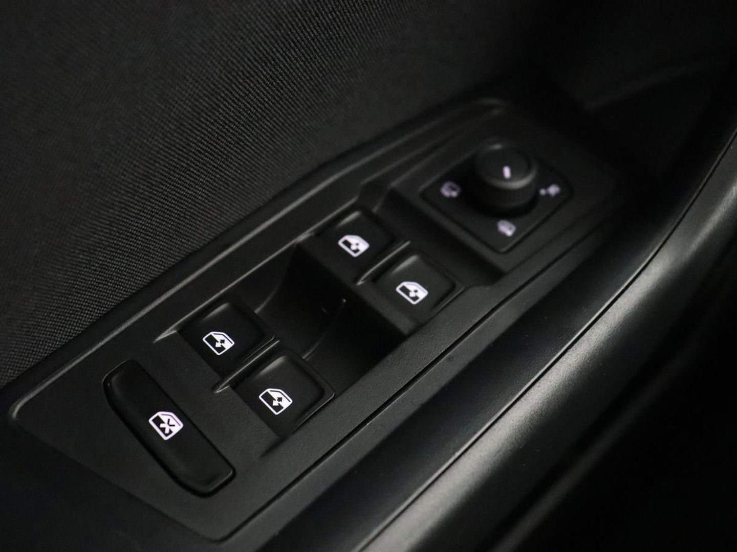 Volkswagen T-Roc 1.0 TSI Life | Stoelverwarming | Carplay | Adaptive cruise | Virtual Cockpit | Full LED | Park Assist | Airco | Bluetooth