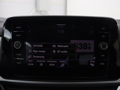 Volkswagen T-Roc 1.0 TSI Life | Stoelverwarming | Carplay | Adaptive cruise | Virtual Cockpit | Full LED | Park Assist | Airco | Bluetooth