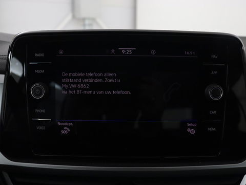 Volkswagen T-Roc 1.0 TSI Life | Stoelverwarming | Carplay | Adaptive cruise | Virtual Cockpit | Full LED | Park Assist | Airco | Bluetooth