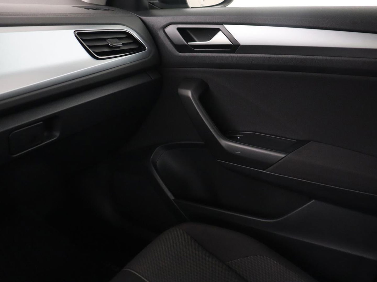 Volkswagen T-Roc 1.0 TSI Life | Stoelverwarming | Carplay | Adaptive cruise | Virtual Cockpit | Full LED | Park Assist | Airco | Bluetooth