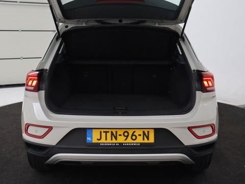 Volkswagen T-Roc 1.0 TSI Life | Stoelverwarming | Carplay | Adaptive cruise | Virtual Cockpit | Full LED | Park Assist | Airco | Bluetooth