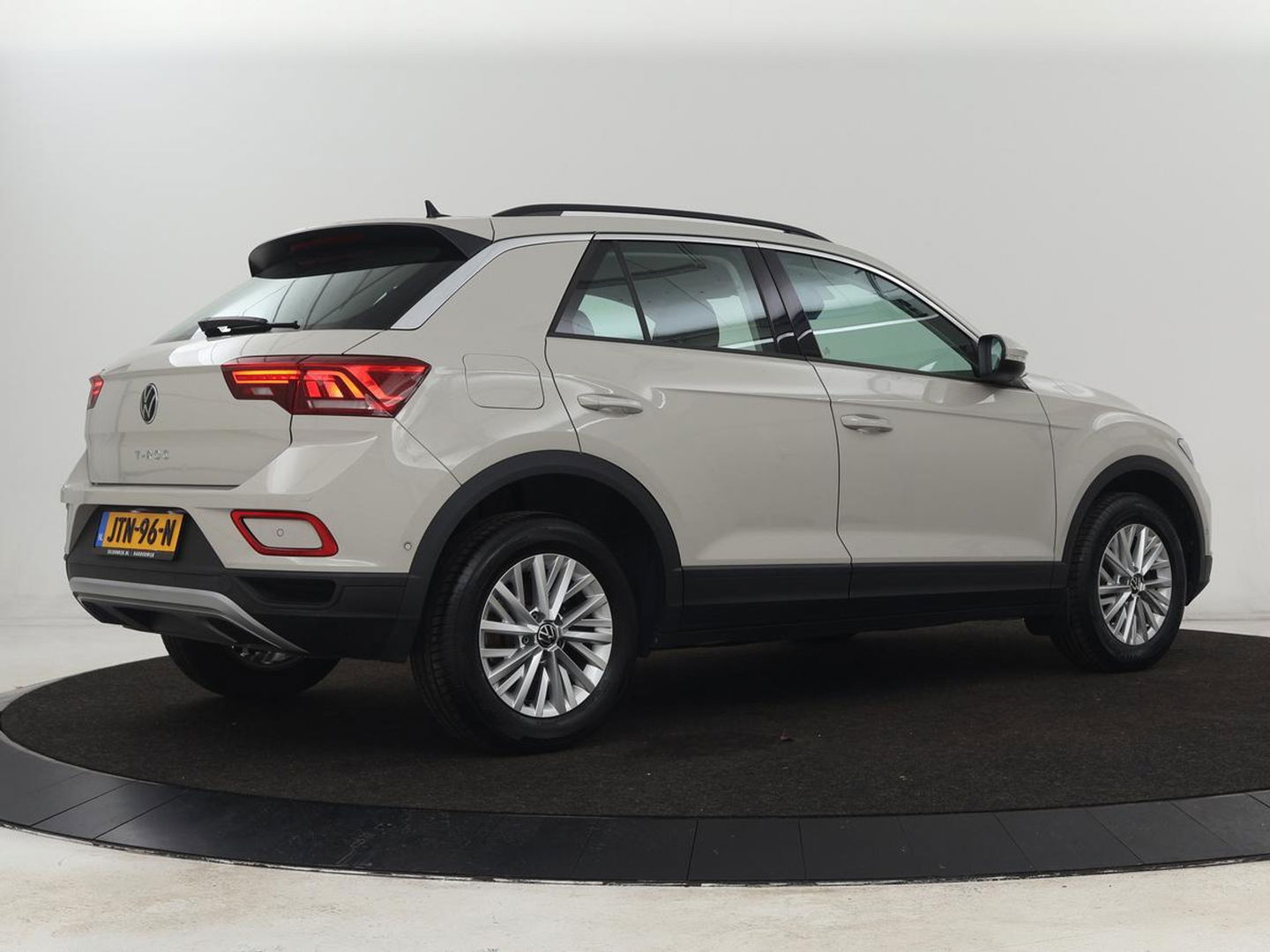 Volkswagen T-Roc 1.0 TSI Life | Stoelverwarming | Carplay | Adaptive cruise | Virtual Cockpit | Full LED | Park Assist | Airco | Bluetooth