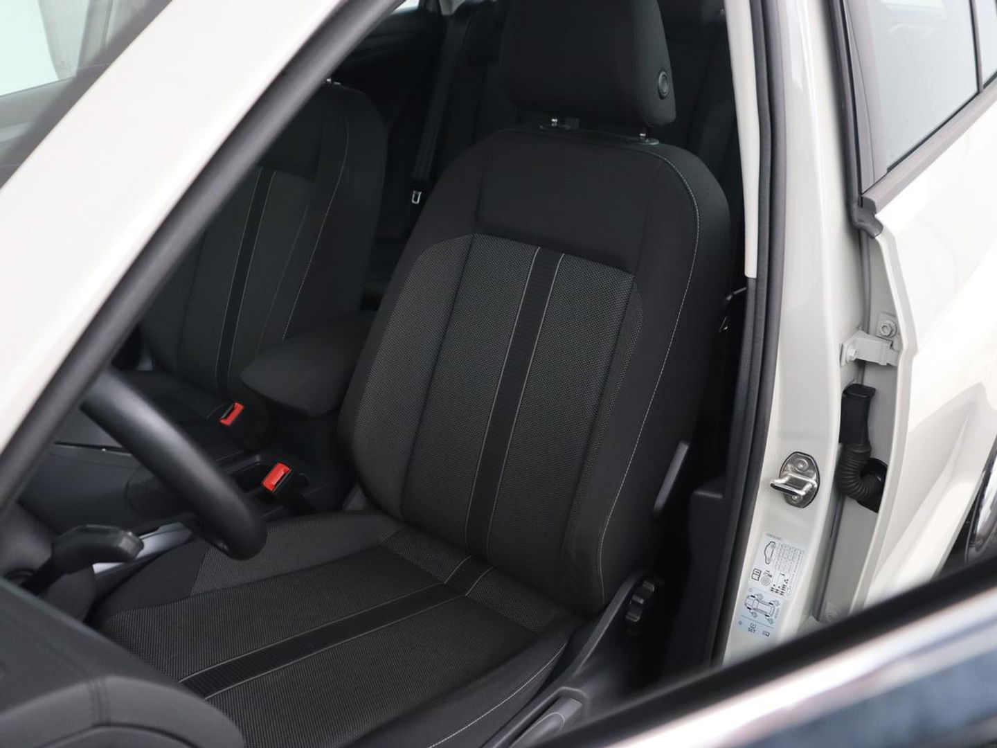 Volkswagen T-Roc 1.0 TSI Life | Stoelverwarming | Carplay | Adaptive cruise | Virtual Cockpit | Full LED | Park Assist | Airco | Bluetooth