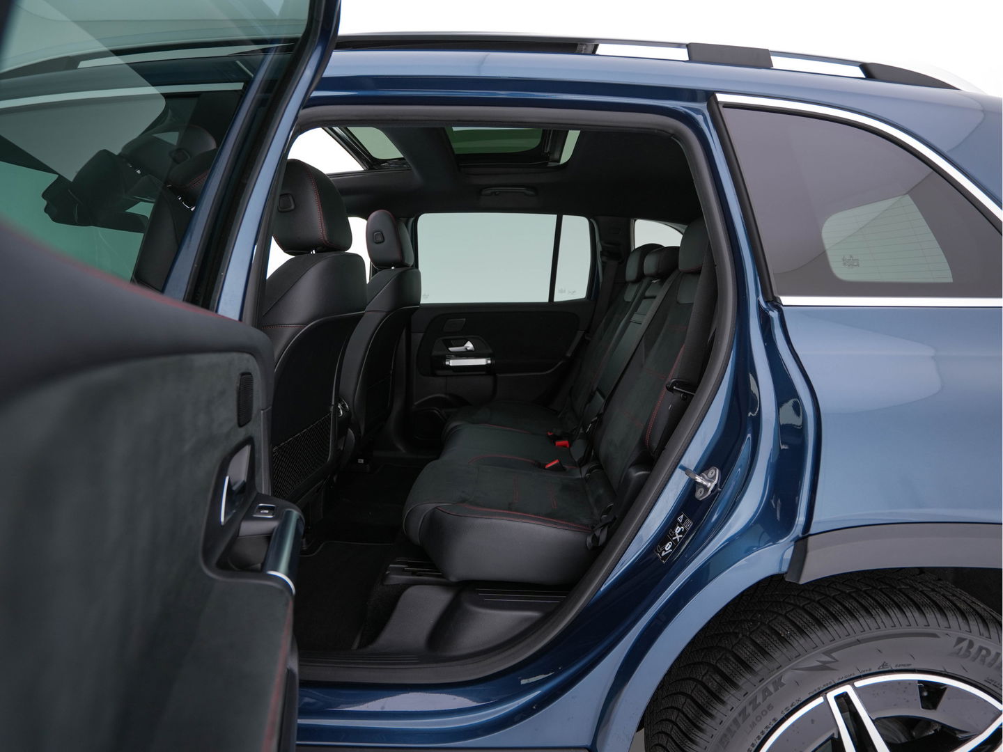 Mercedes-Benz EQB 300 4MATIC AMG-Line 67 kWh [ 3-Fase ] (INCL-BTW) *PANO | HEAD-UP | LEATHER-MICROFIBRE | MEMORY-PACK | WIDE-SCREEN-COCKPIT | FULL-LED | BLINDSPOT | AMBIENT-LIGHT | TOPVIEW | NAVI-FULLMAP | DAB+ | COMFORT/SEATS | ...