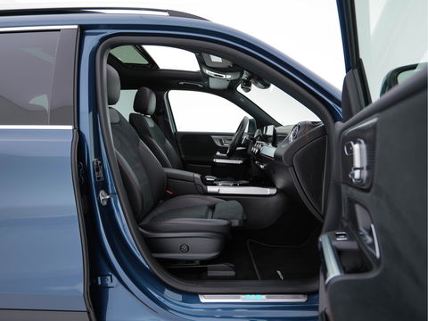 Mercedes-Benz EQB 300 4MATIC AMG-Line 67 kWh [ 3-Fase ] (INCL-BTW) *PANO | HEAD-UP | LEATHER-MICROFIBRE | MEMORY-PACK | WIDE-SCREEN-COCKPIT | FULL-LED | BLINDSPOT | AMBIENT-LIGHT | TOPVIEW | NAVI-FULLMAP | DAB+ | COMFORT/SEATS | ...